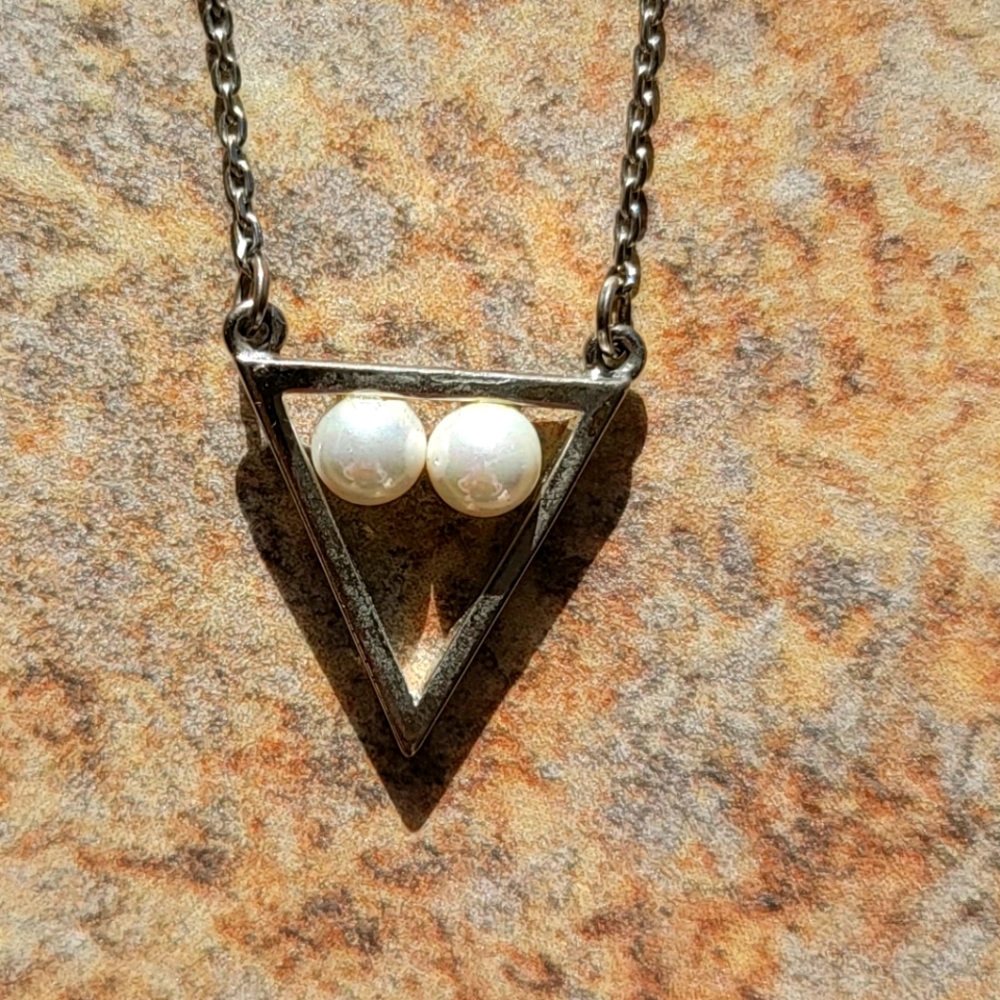 Pretty Necklace - Picture 3 of 3